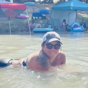 Meet your Posher, Cynthia